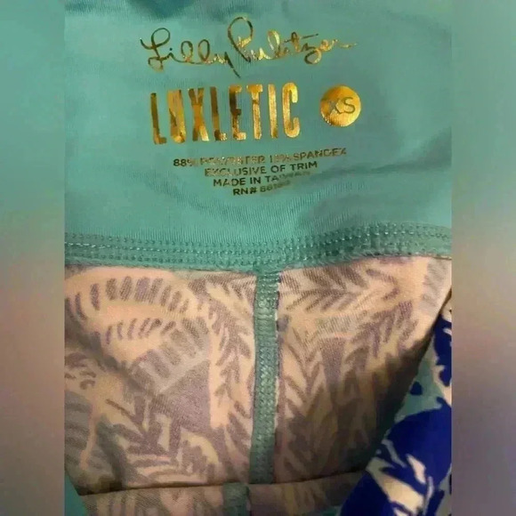 Lilly Pulitzer LUXLETIC UPF 50+ Weekender Whisper Blue Crop Leggings XS - Picture 8 of 9